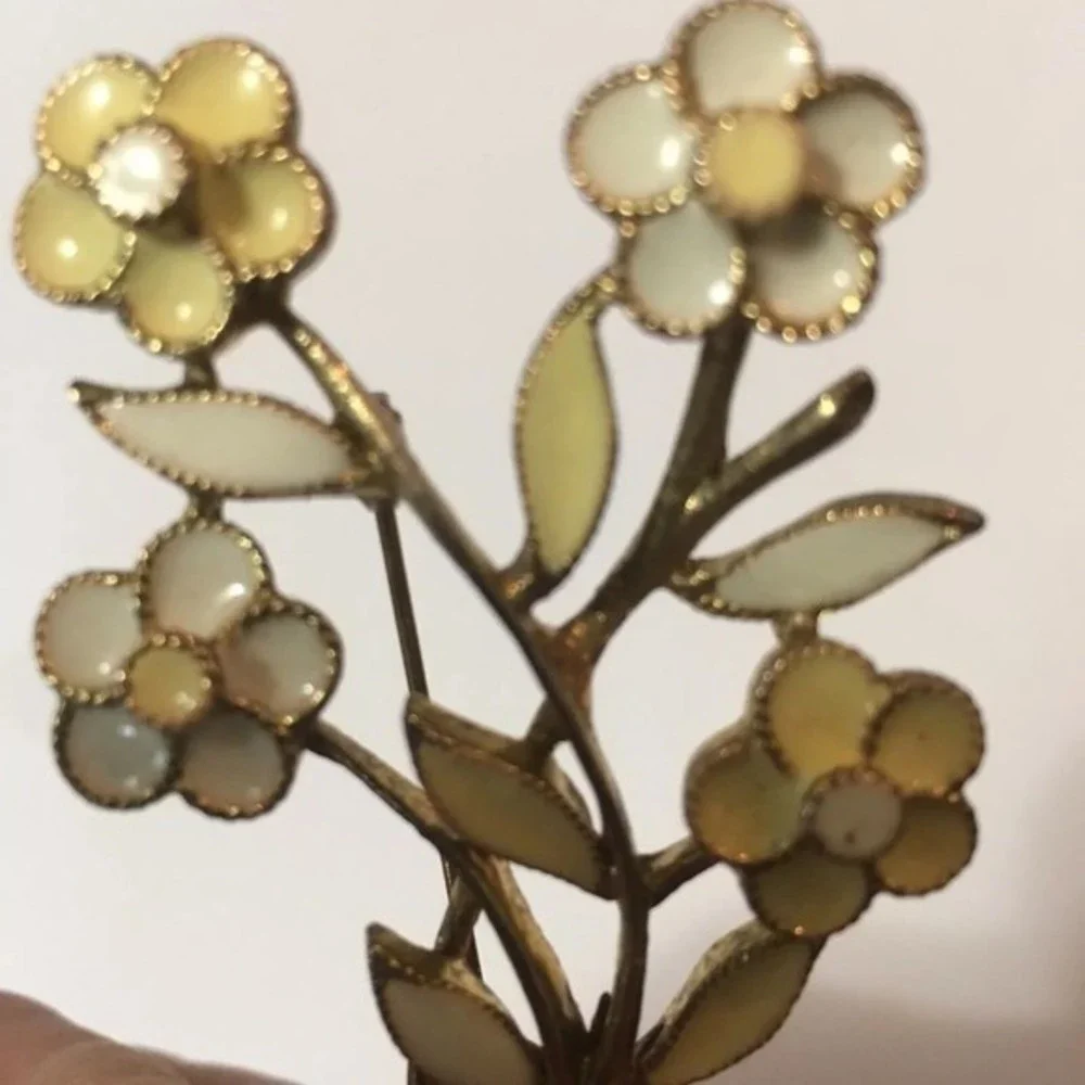 Vintage Gold Tone‎ Yellow White Flower Pin Scarf Brooch 2.5